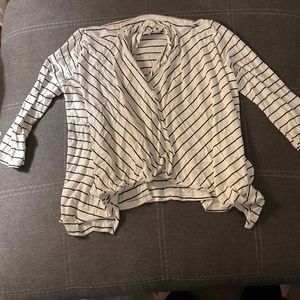 NEW without tags Women’s cardigan size small, made of tee shirt material.